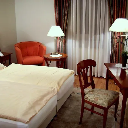 Hotel Garni Schlossgarten 3*