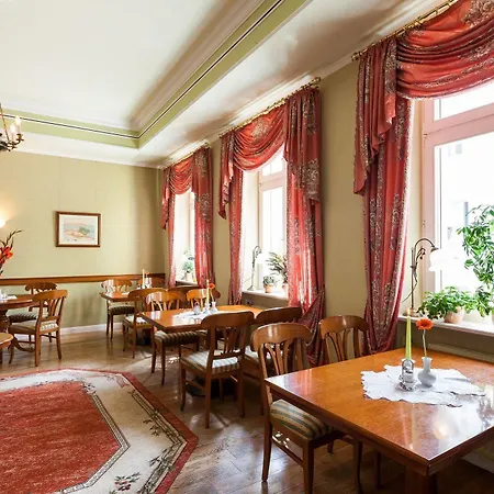 Hotel Garni Schlossgarten 3*